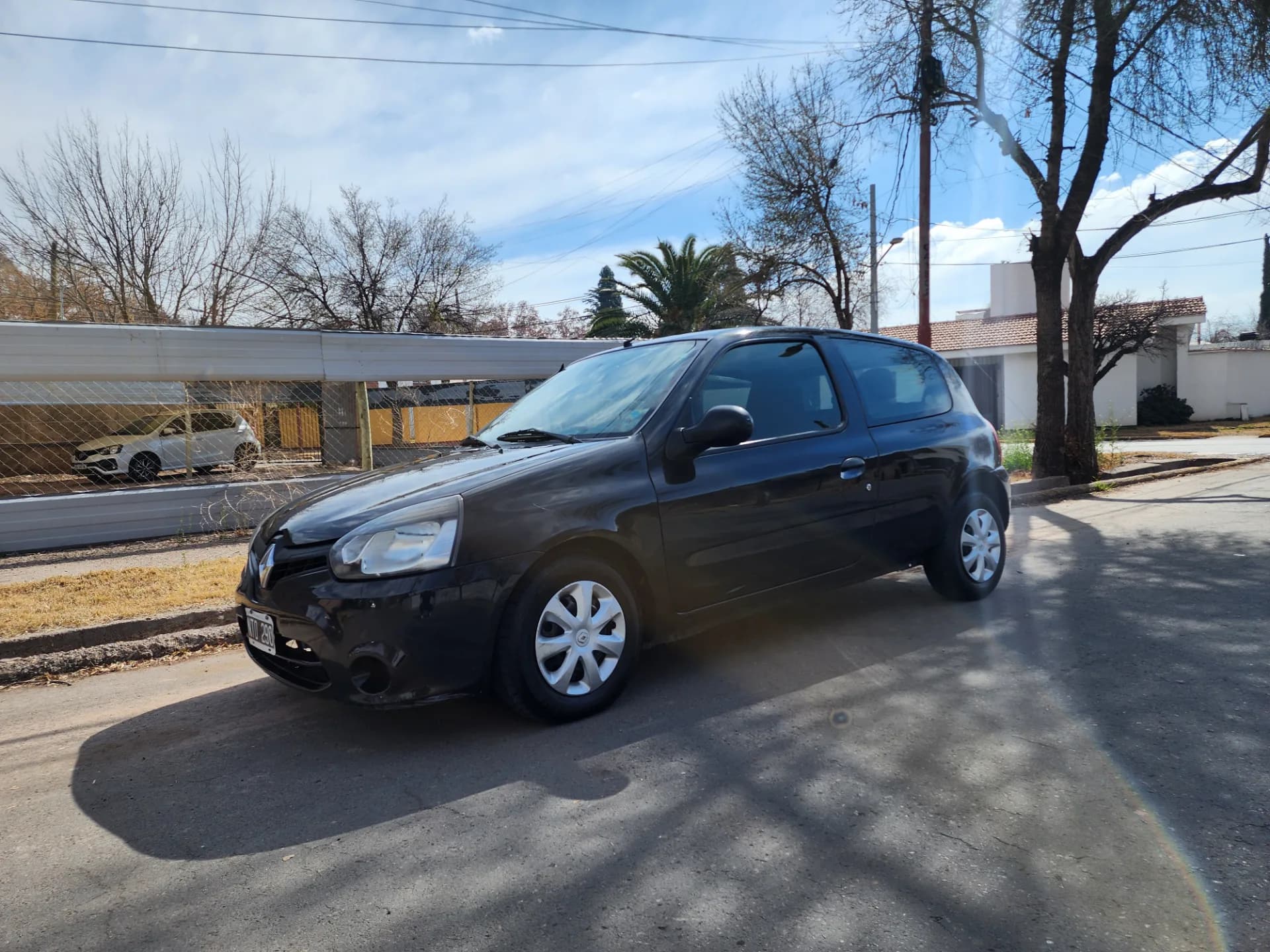 Renault CLIO CONFORT PLUS 2014